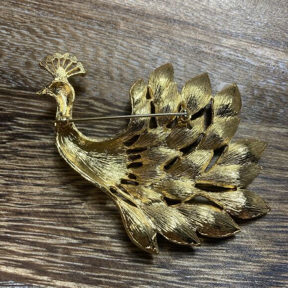 Vintage Trifari Peacock Brooch Gold Tone Clear Rhinestone Large - Picture 3 of 8